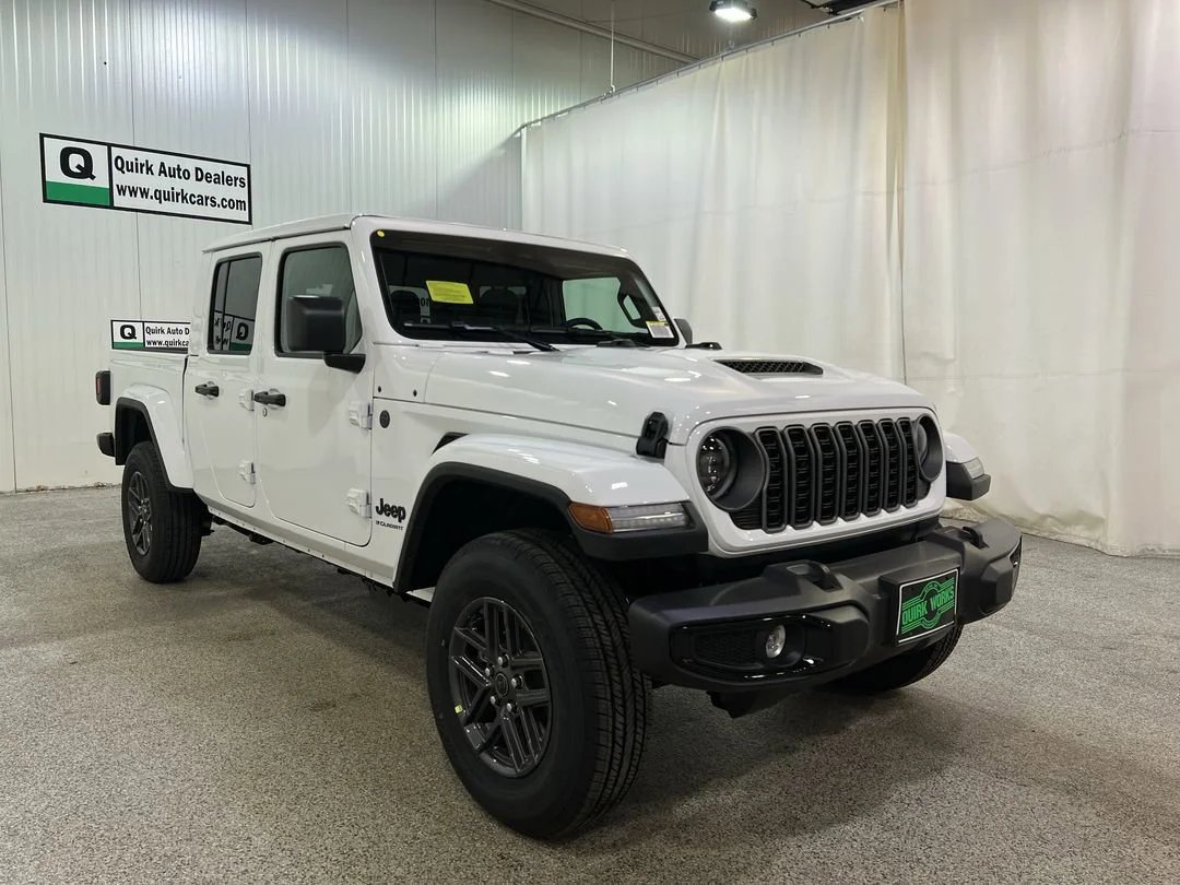 2026 Jeep Gladiator Sport S Auto's photo