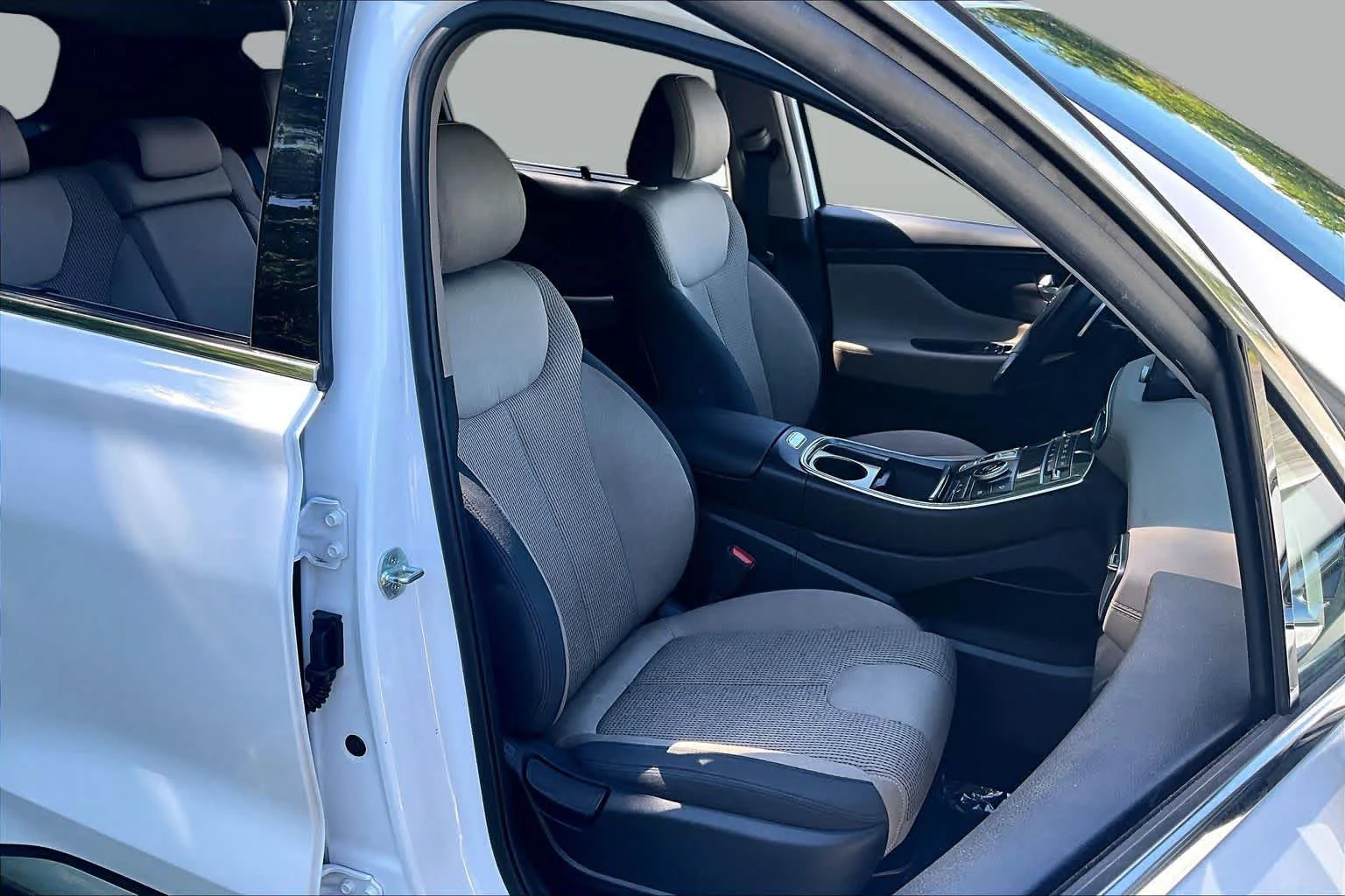 Used 2022 Quartz White Hyundai SEL image 9
