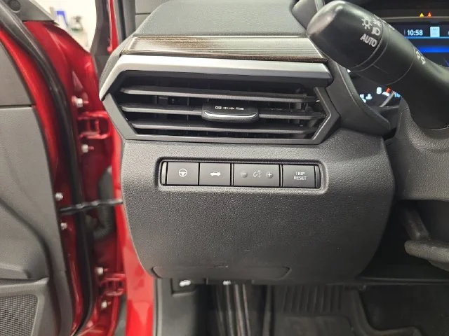 Used 2020 Scarlet Ember Nissan 2.5 SL image 31