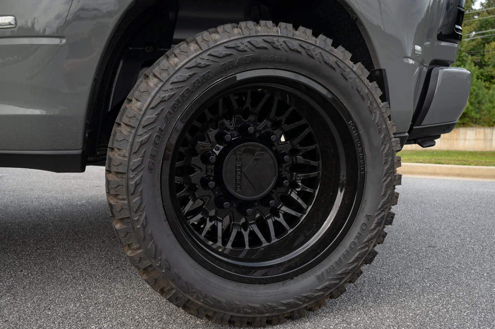 New 2026 Ceramic Gray Clear-Coat Exterior Paint RAM Laramie image 15