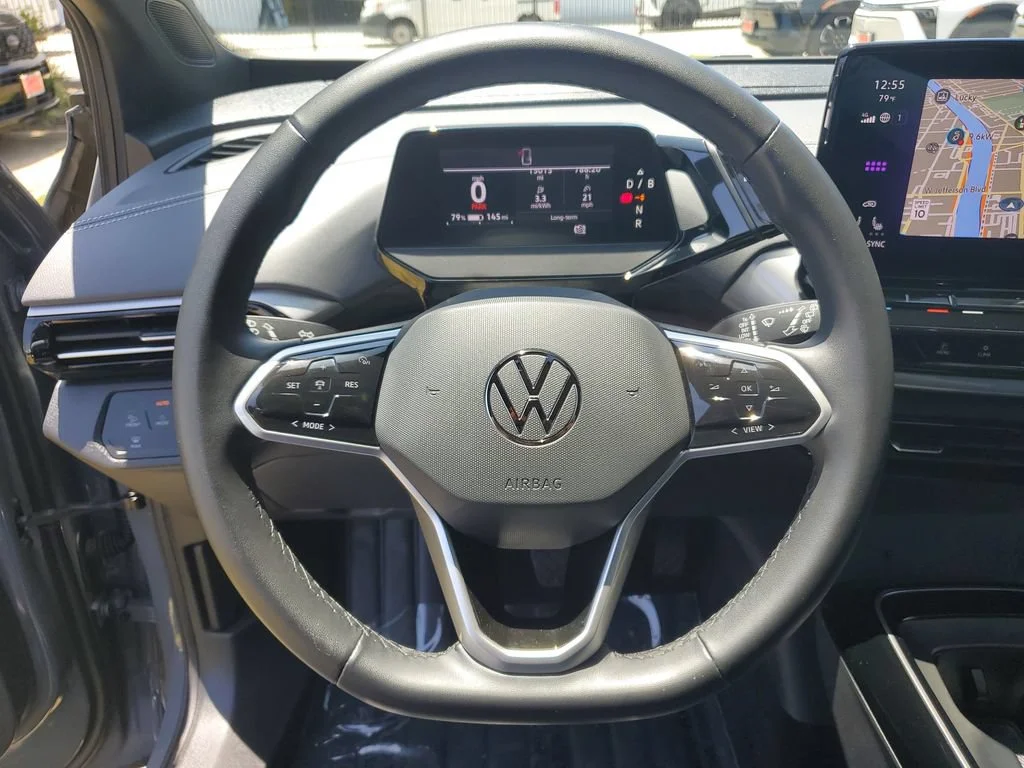 Used 2023  Volkswagen S image 27
