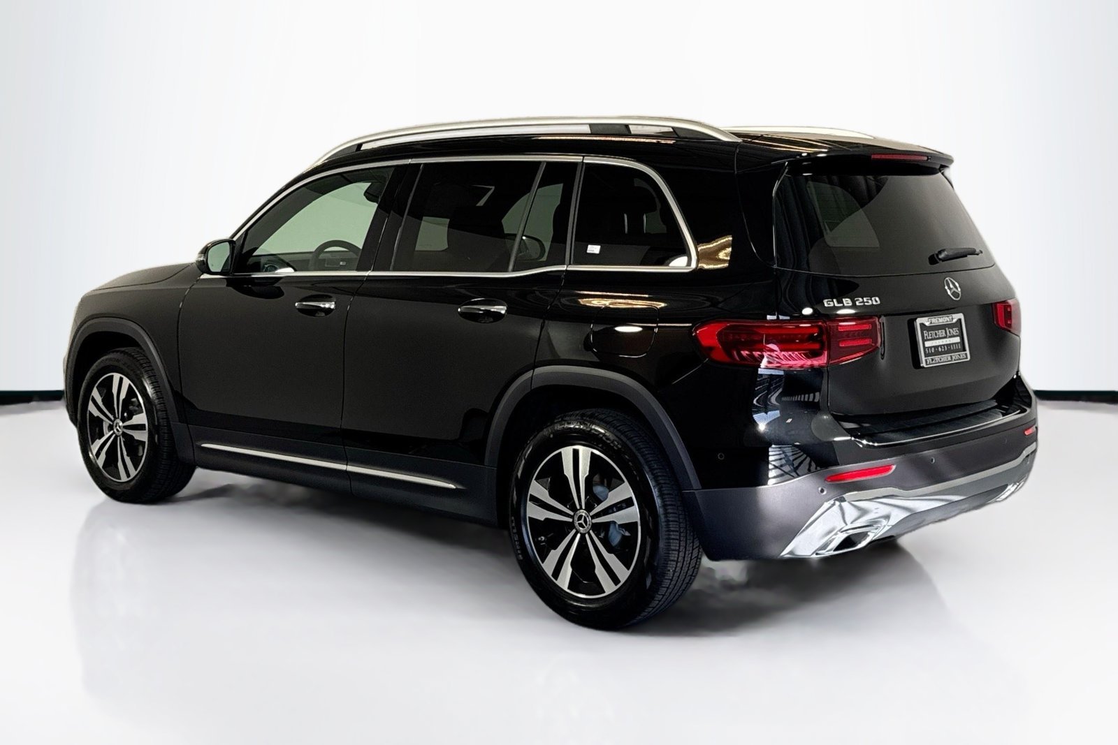 New 2026 Night Black Mercedes-Benz GLB 250 image 7