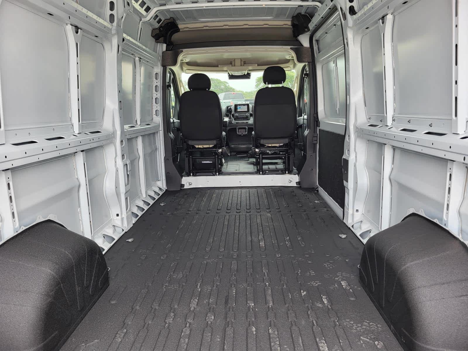New 2026 Bright White Clear-Coat Exterior Paint RAM Tradesman image 13