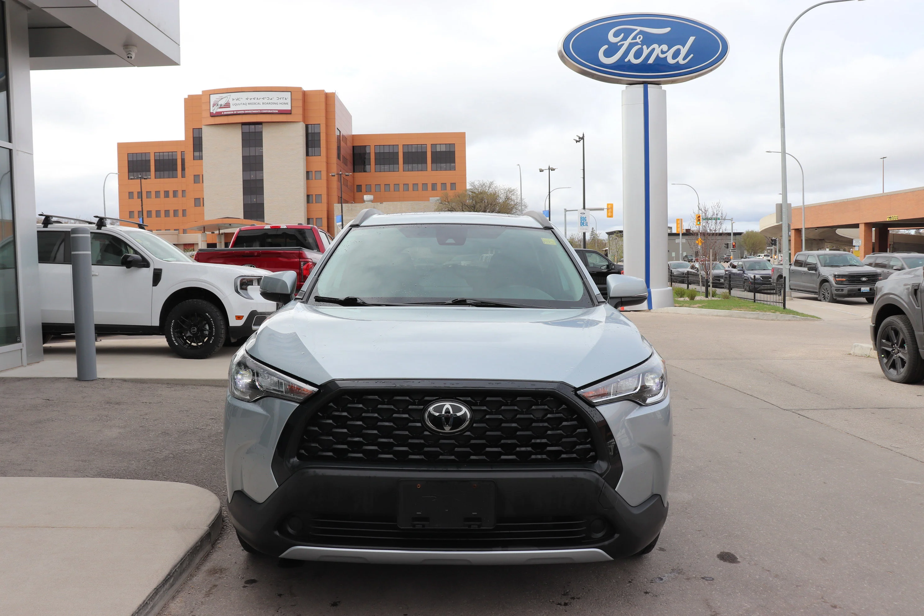 Used 2022 Silver Toyota LE image 2