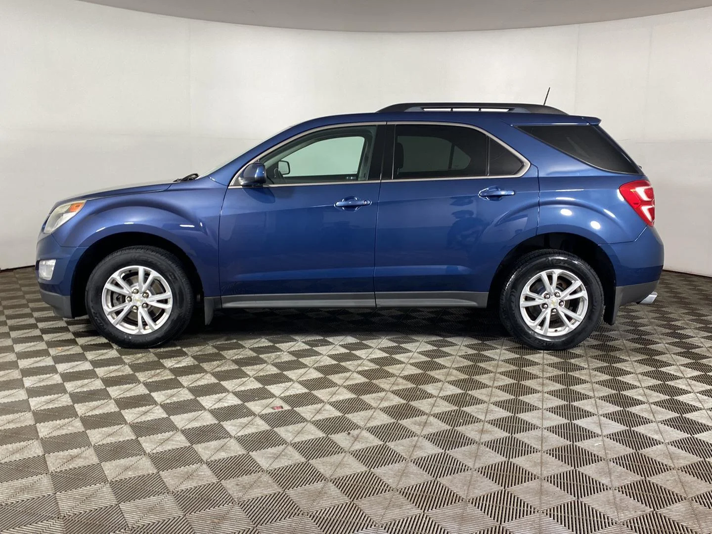 Used 2016 Patriot Blue Metallic Chevrolet LT image 8