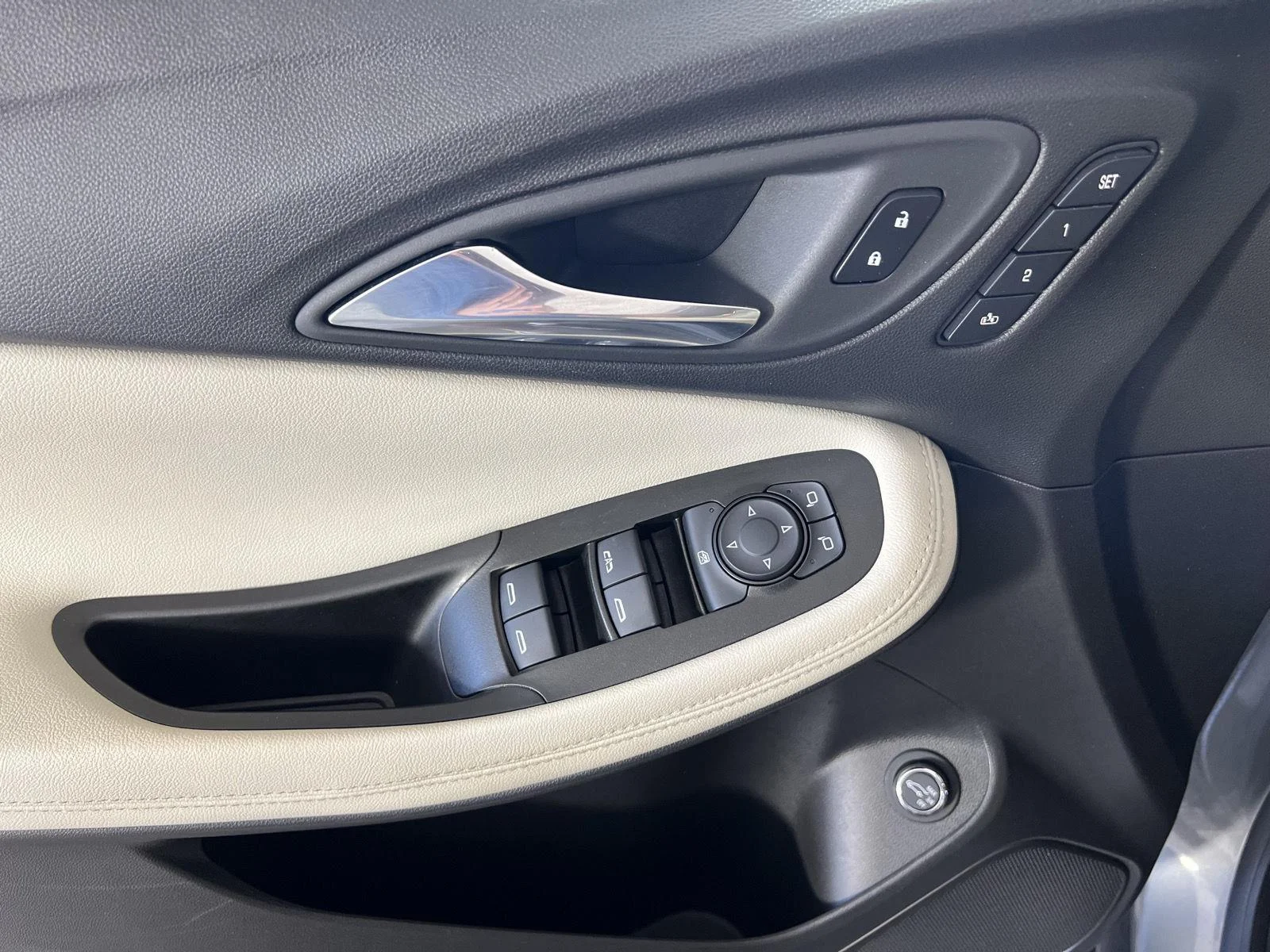 Used 2023 Moonstone Gray Metallic Buick Essence image 8