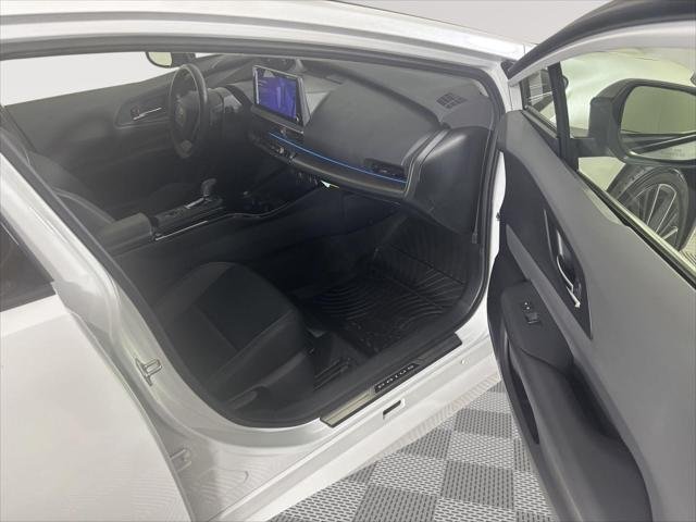 Certified Used 2024 WIND CHILL PEARL Toyota  image 20
