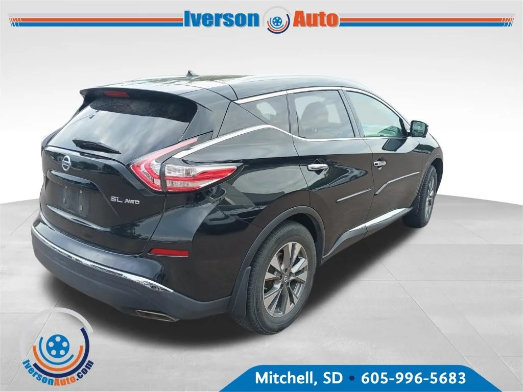 Used 2015 Black Nissan SL image 5