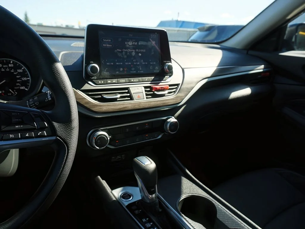 2025 Nissan Altima SV - Photo 27