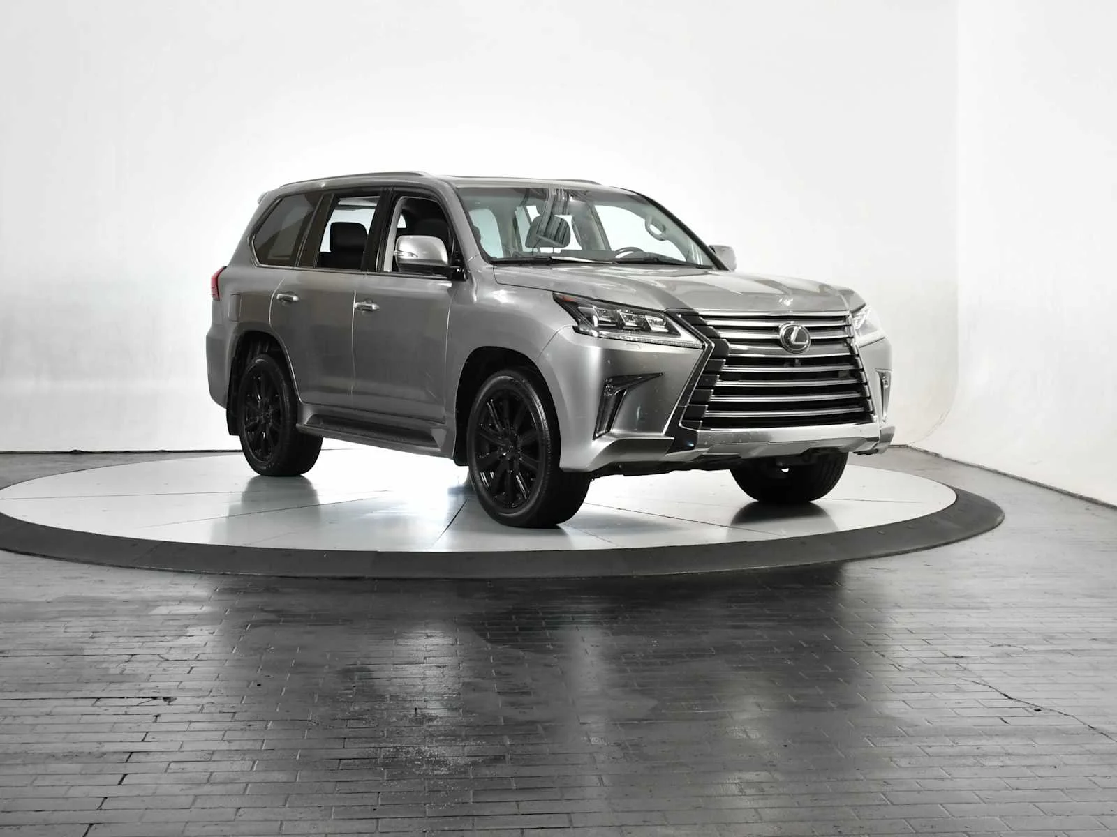 Used 2019 Atomic Silver Lexus  image 9
