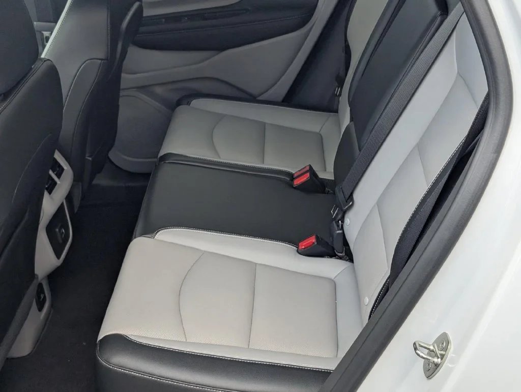 Used 2023 SUMMIT WHITE GMC SLT image 18