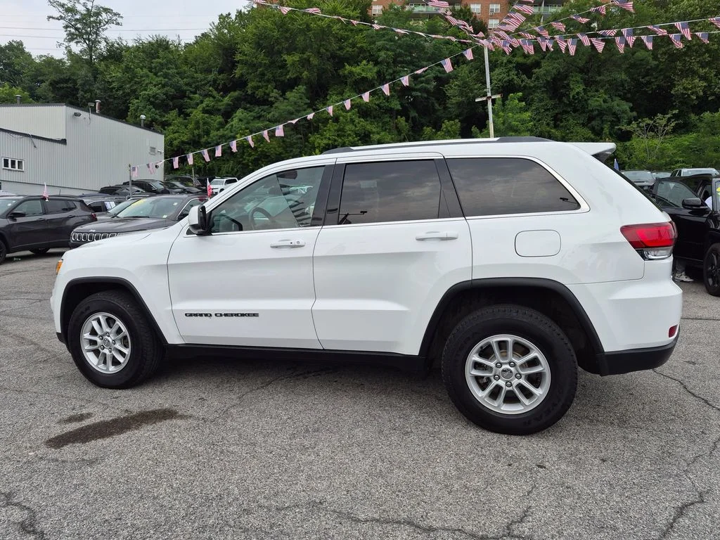 Used 2020 White Jeep Laredo E image 10