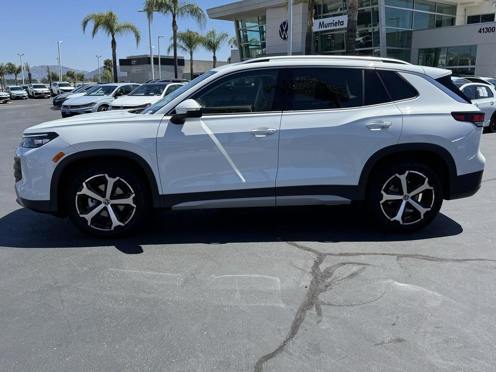 New 2026 Pure White Volkswagen SE image 4