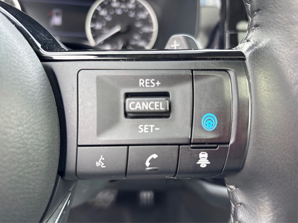 Used 2023 Silver Nissan SL image 31