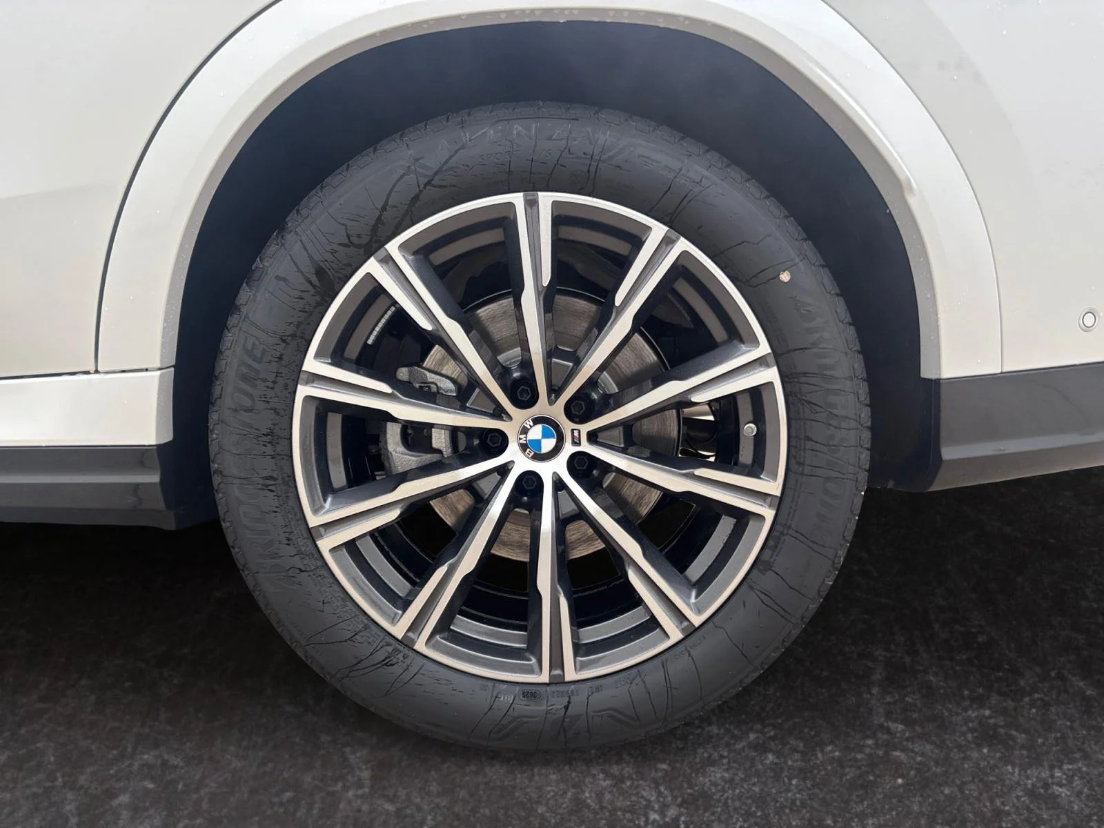 Used 2026 Mineral White Metallic BMW xDrive40i image 29