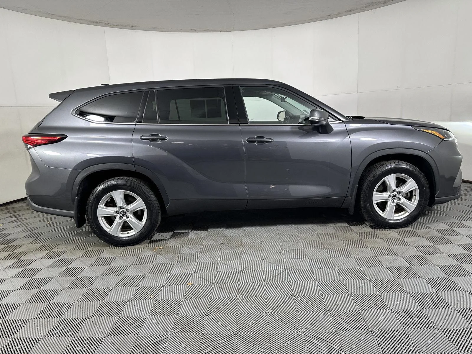 Used 2021 Magnetic Gray Metallic Toyota LE image 13
