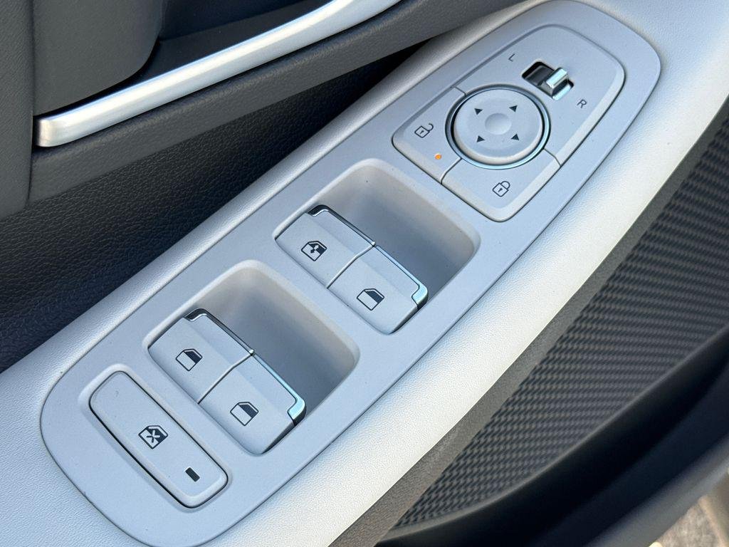 New 2026 White Hyundai Blue image 19