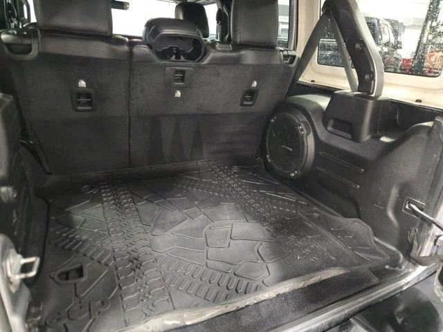 Used 2020 Silver Jeep Unlimited Rubicon image 12