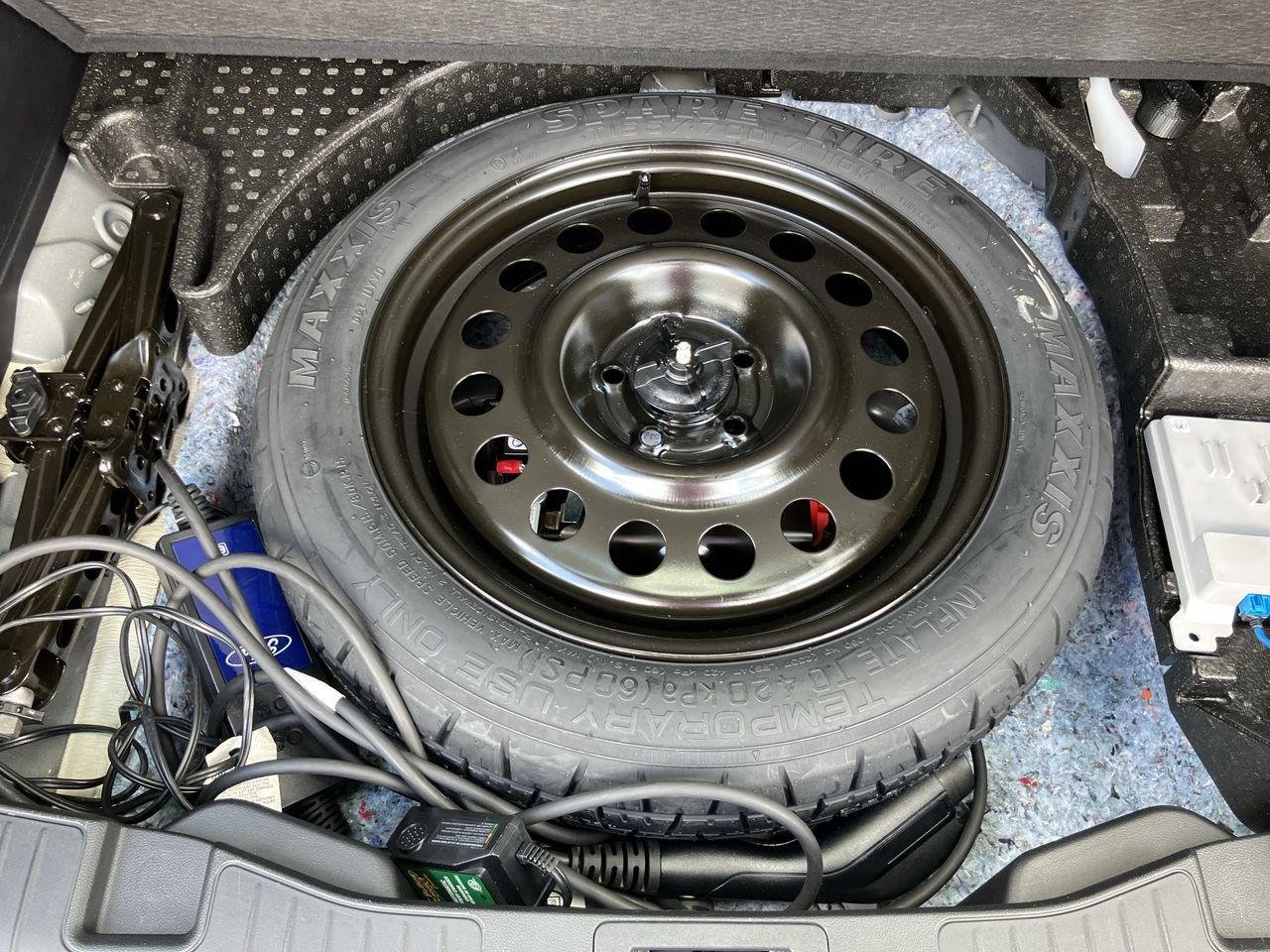 Used 2024 Silver (Iconic Silver) Ford PHEV image 33