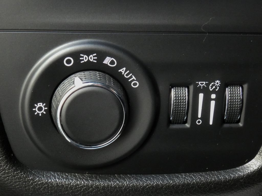 Used 2023 Gray Jeep Altitude image 24