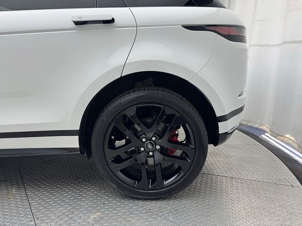 Used 2023 Fuji White Land Rover R-Dynamic SE image 9