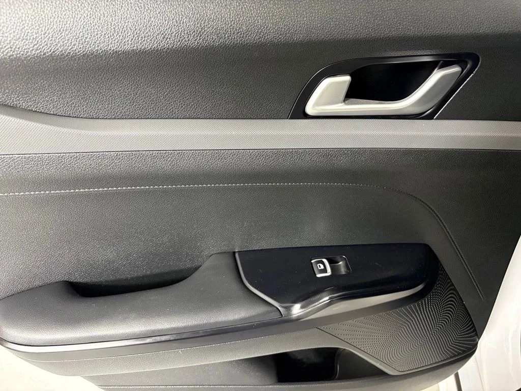 Used 2022 White Kia GT-Line image 33
