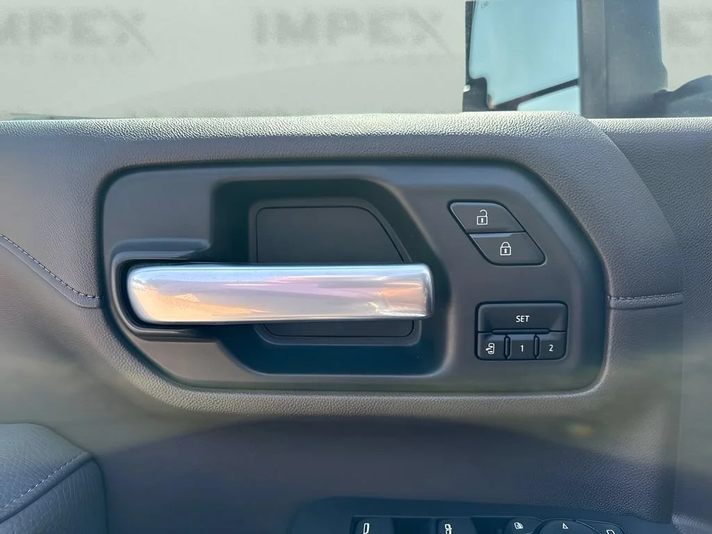 Used 2020 WHITE FROST TRICOAT GMC Denali image 11