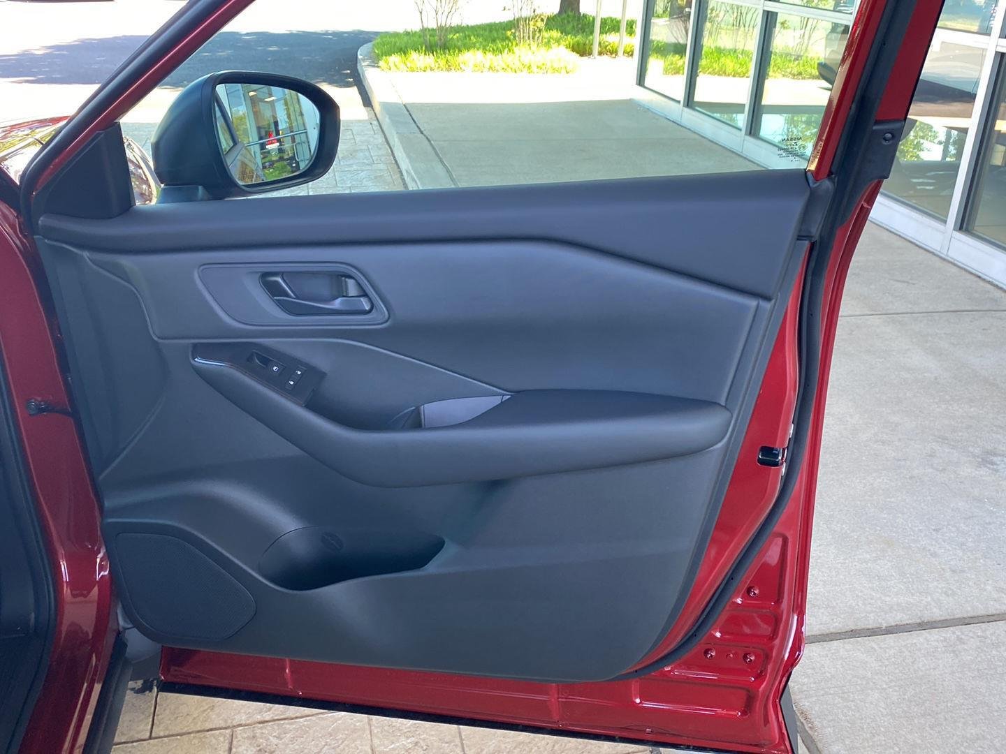 Used 2025 Scarlet Ember Tintcoat Nissan S image 16