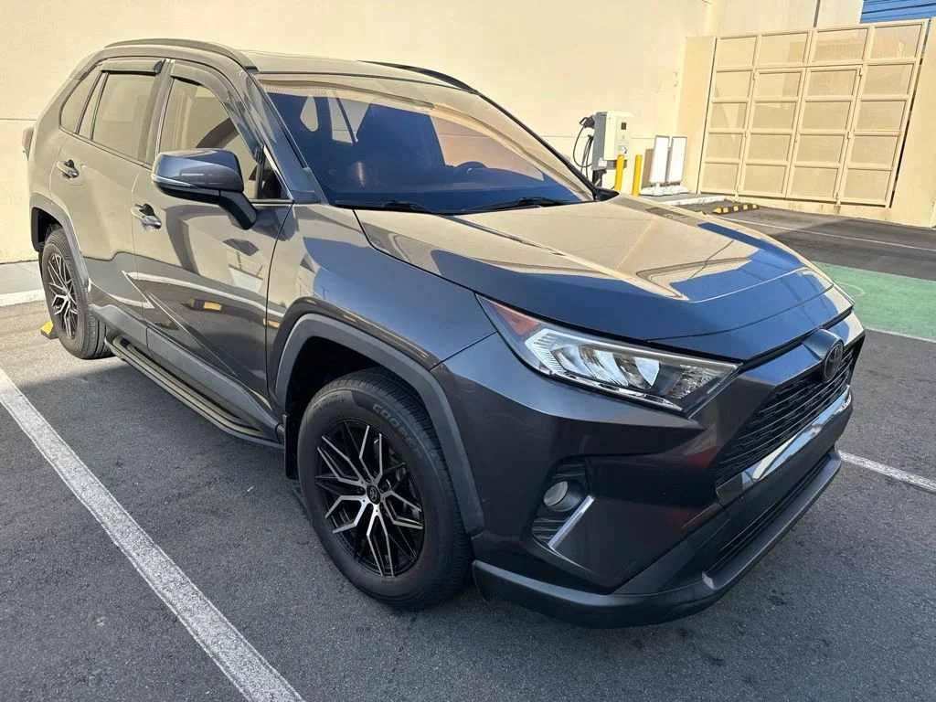 Used 2021 Gray Toyota XLE image 3