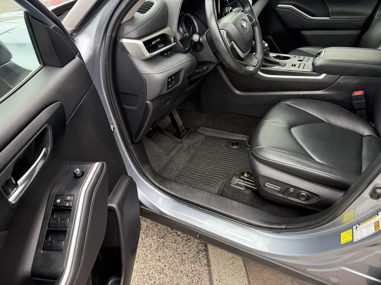 Used 2024 Moon Dust Toyota XLE image 11