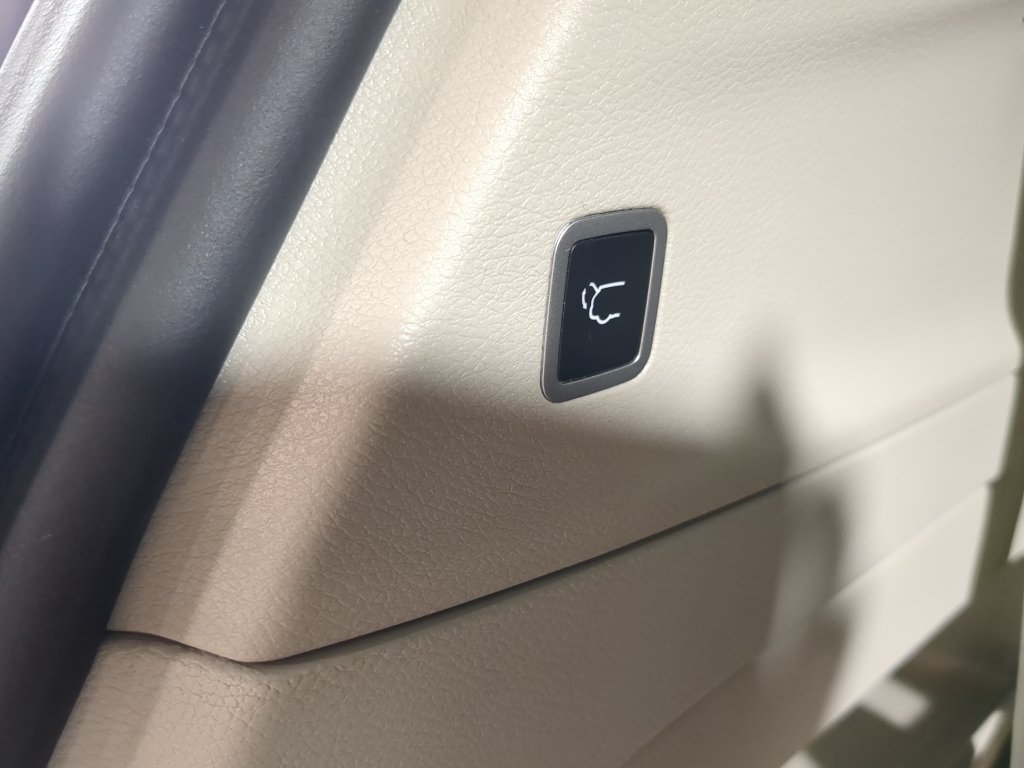 Used 2020 White Chrysler Touring L image 21
