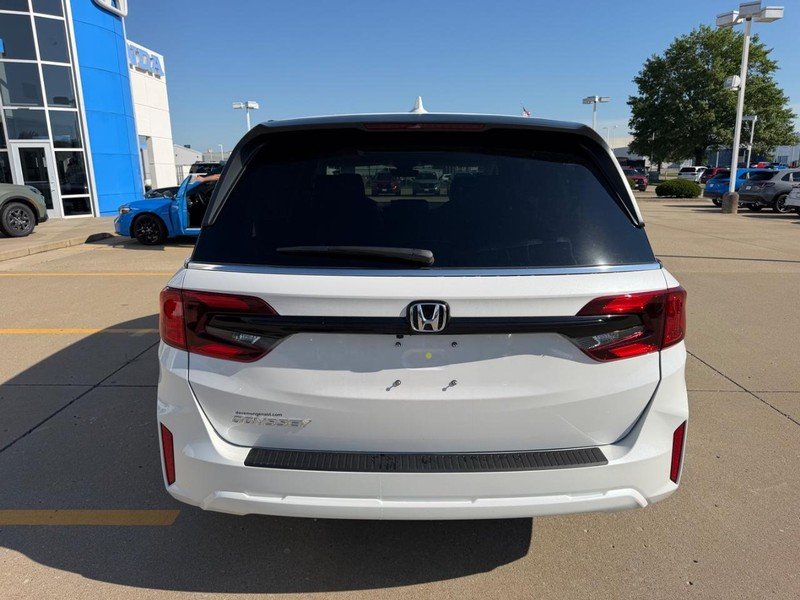 New 2026 Platinum White Pearl Honda EX-L image 3