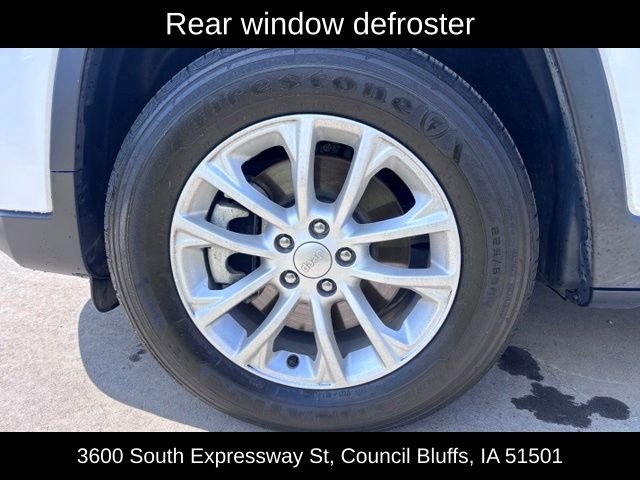 Used 2022 White Jeep Latitude Lux image 13