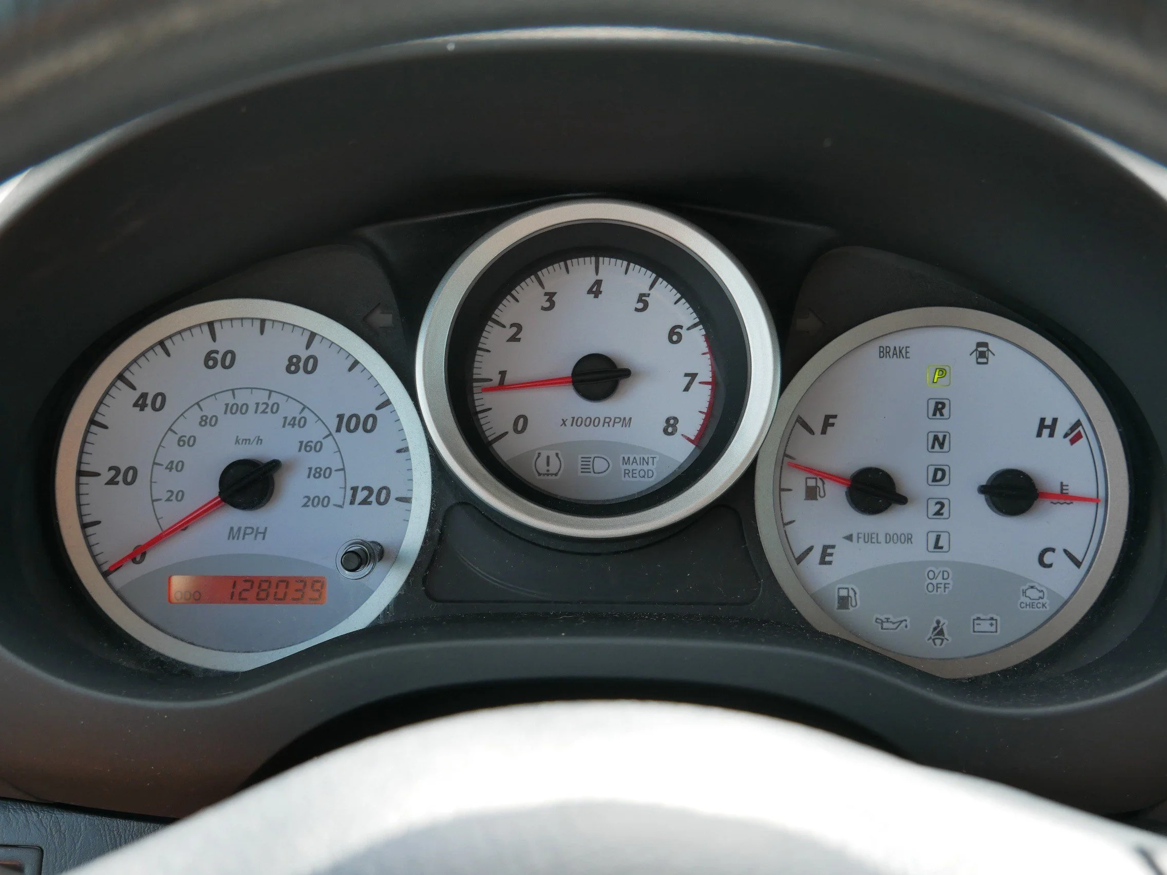 Used 2004 Titanium Metallic Toyota  image 21