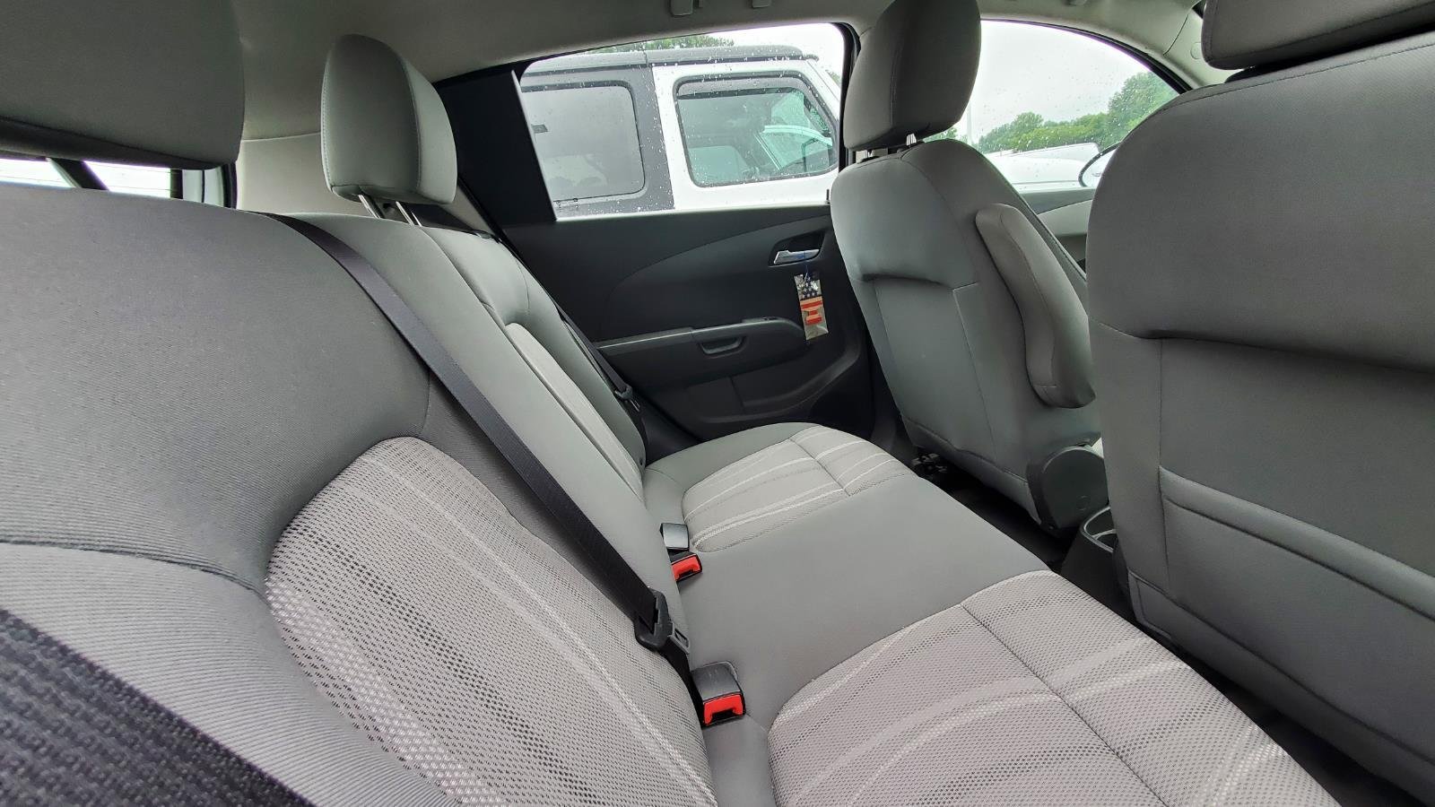 Used 2014 SILVER ICE METALLIC Chevrolet LT image 6