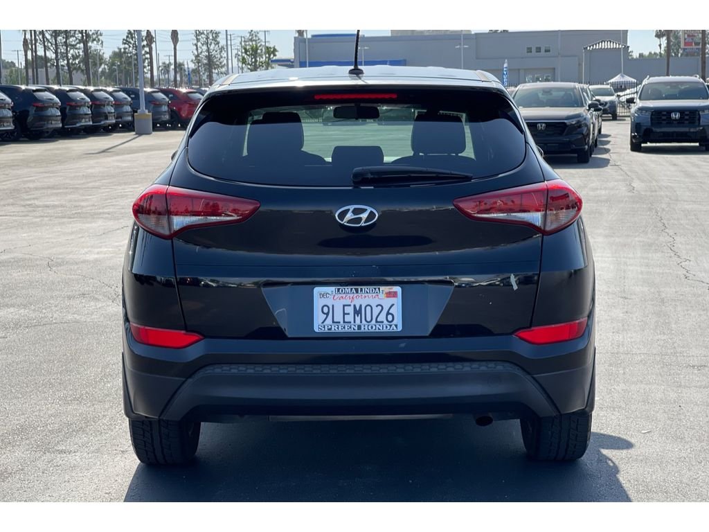Used 2016 Ash Black Hyundai SE image 4