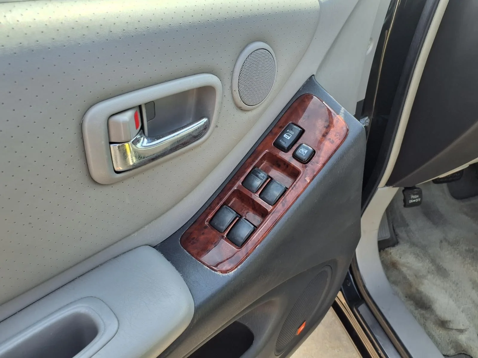 Used 2007 Black Toyota Limited image 15