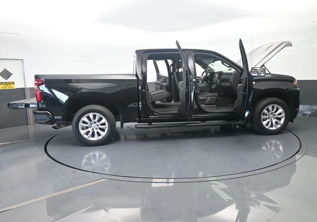 Used 2021 Black Chevrolet Custom image 65