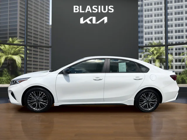 Used 2024 White Kia GT-Line image 2