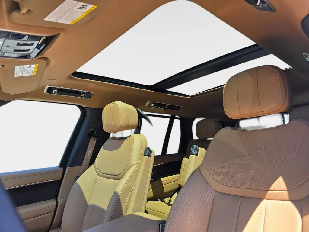New 2026 Santorini Black LAND ROVER SE LWB 7-Seats / V8 image 29