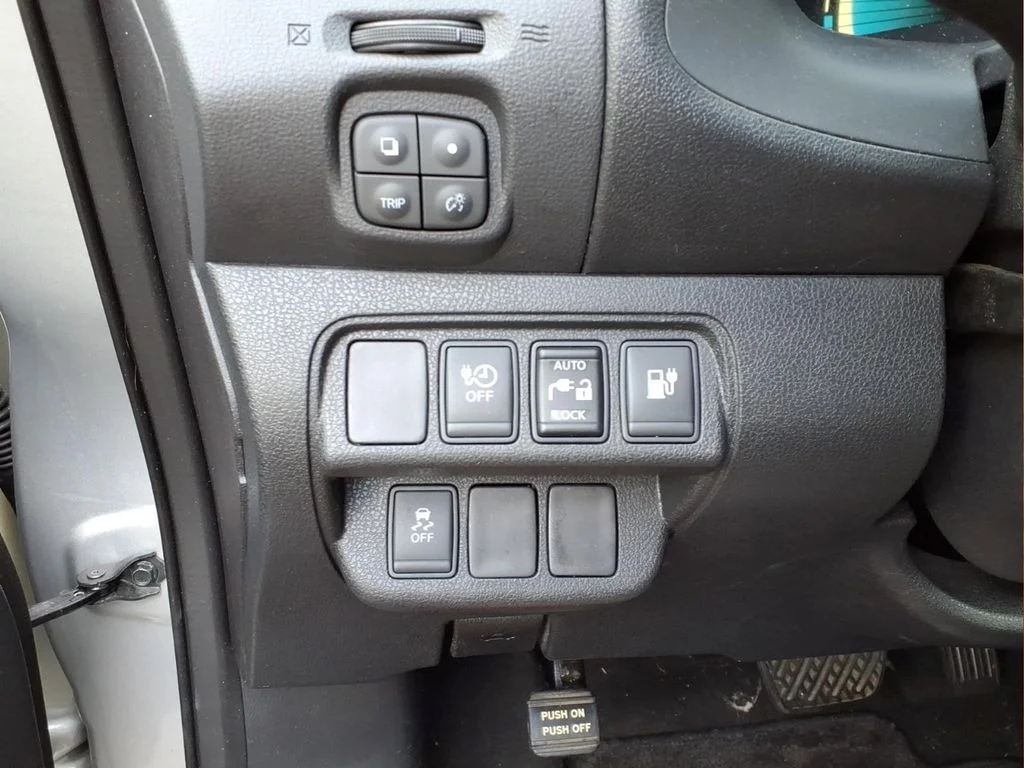 Used 2016 Silver Nissan S image 15