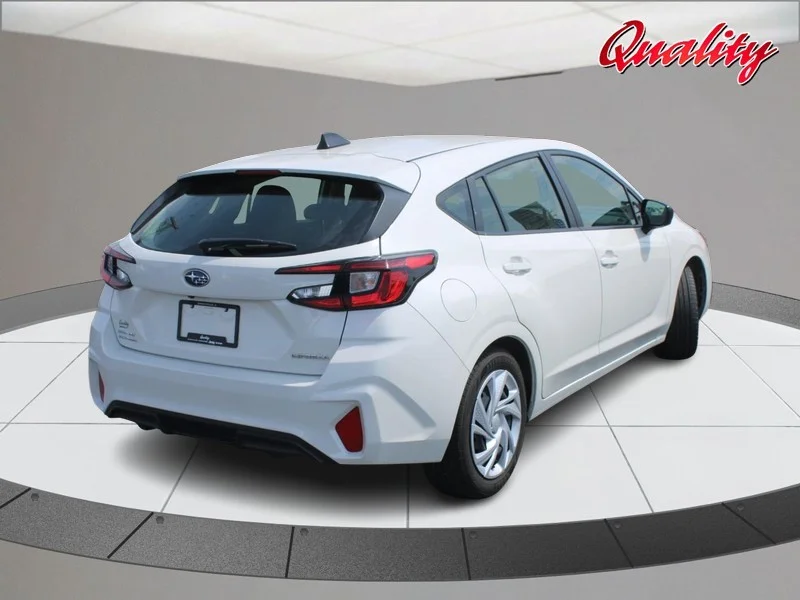 Used 2024  Subaru  image 3