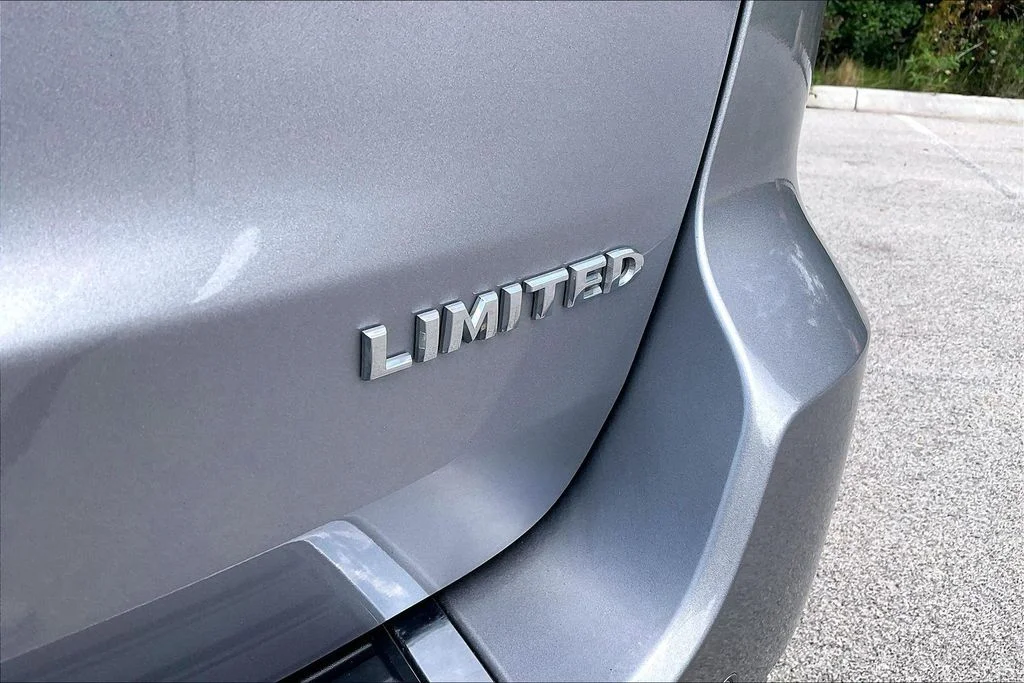 Used 2021 Silver Jeep Limited image 32