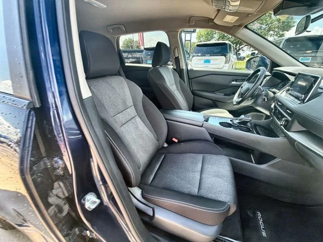 2025 Nissan Rogue SV - Photo 27