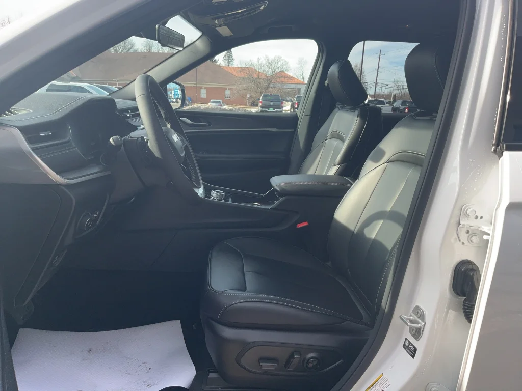 New 2026 Bright White Clearcoat Jeep Limited 4x4 image 8