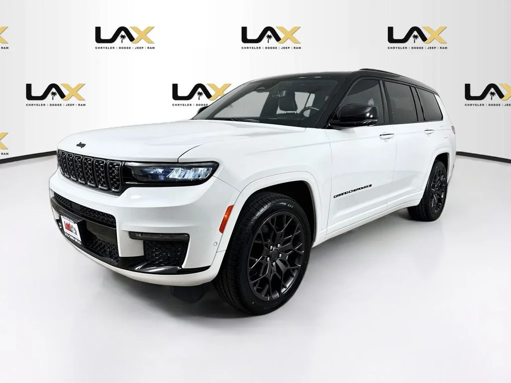 Used 2024 White Jeep Summit image 3