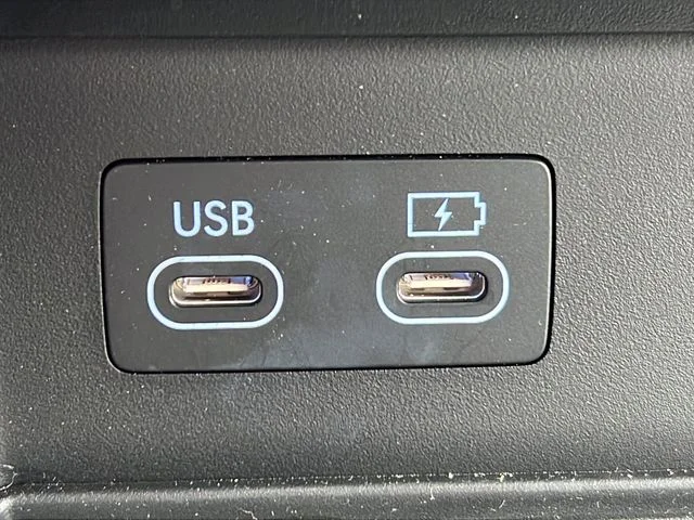 Used 2025 Silver Genesis 2.5T image 18