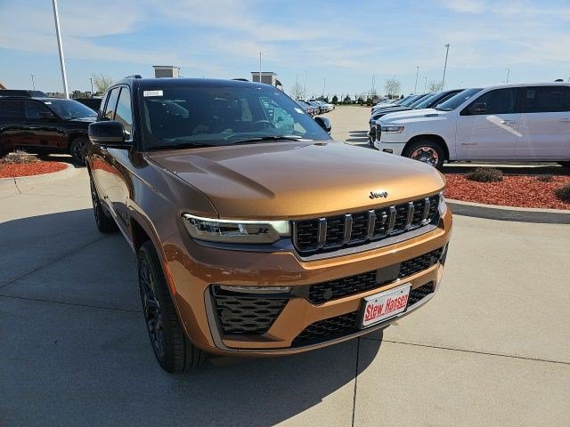 Used 2026 Copper Shino Metallic Clearcoat Jeep Summit image 7