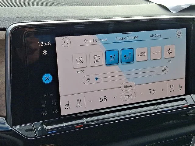 New 2026 Black Volkswagen 2.0T SE w/Technology image 11