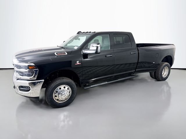 New 2026 Diamond Black Crystal Pearl-Coat Exterior Paint RAM Tradesman image 3